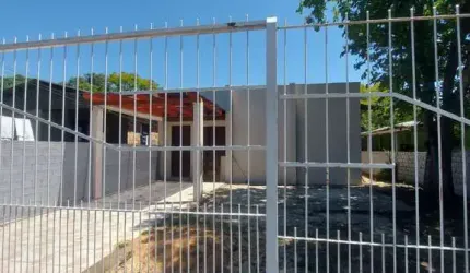 Casa 2 dorimitórios 1suíte  Individual no Pátio Terreno 10x30