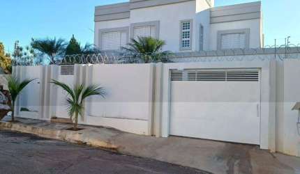 SOBRADO SETOR SUL - 4 QUARTOS - 2 SUITES
