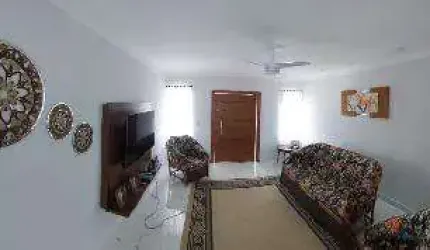 VENDA DE CASA NO BAIRRO INDAIÁ, EM CARAGUATATUBA/SP, 174m² c/ 2 suítes, varanda ampla, área gourmet c/ fogão a lenha, piscina e garagem. CONSULTE-NOS.