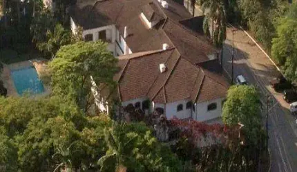 VENDA CASA AMPLA E MUITO BEM LOCALIZADO Alphaville/Barueri A/T 2404 m², A/C 1784m², Residência com a melhor localização do Residencial. CONSULTE-NOS.