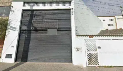 VENDA DE CASA E SALÃO COMERCIAL NO MARAGOGIPE, EM ITAQUAQUECETUBA/SP, excelente oportunidade de negócio com 240m² e salão todo equipado! CONSULTE-NOS.