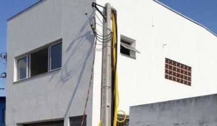 VENDA DE FLATS E SALÃO COMERCIAL NO PARQUE MARIA HELENA, EM SUZANO/SP, 250m² com quarto, sala e cozinha e salão térreo, amplo e 02 wc. CONSULTE-NOS.