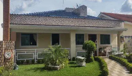 VENDA DE CASA NO CONDOMÍNIO ARUJÁ COUNTRY CLUB EM ARUJÁ/SP, 375m² c/ 4 quartos, sacadas, salão de festa, churrasqueira, piscina e 8 vagas CONSULTE-NOS