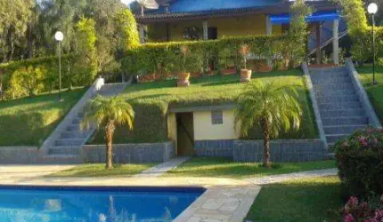VENDA E LOCAÇÃO DE CHÁCARA MOBILIADA NA ESTRADA SÃO DOMINGOS, EM ST. ISABEL/SP, terreno 7mil m², cômodos amplos, 5 quartos e piscina. CONSULTE-NOS.