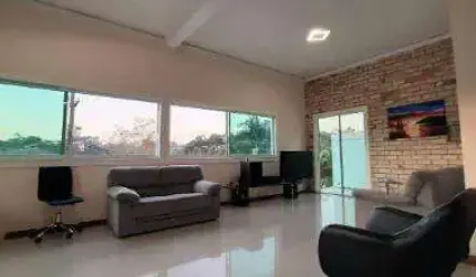 VENDA E LOCAÇÃO DE CASA TÉRREA NO CONDOMÍNIO ARUJÁ COUNTRY CLUB, EM ARUJÁ/SP, 230m² c/ 3 quartos, suíte, piscina, churrasqueira e 6 vagas CONSULTE-NOS