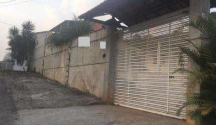 VENDA DE CHÁCARA NO COPACO, EM ARUJÁ/SP, EXCELENTE IMÓVEL de 168m², 3 quartos, suíte, cozinha com ilha, quintal, varandinha e 07 vagas. CONSULTE-NOS.