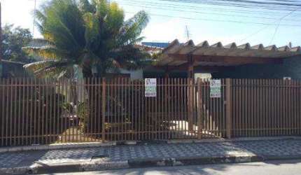 VENDA E LOCAÇÃO DE CASA TÉRREA COMERCIAL NO CENTRO DE ARUJÁ/SP, 300m² com suíte, área gourmet com churrasqueira e garagem coberta. CONSULTE-NOS.