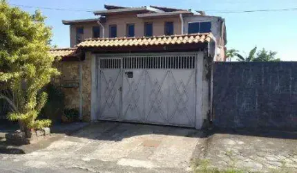VENDA DE SOBRADO NO JORDANÓPOLIS, EM ARUJÁ/SP, 280m² com 5 dormitórios, 2 suítes, salas amplas, edícula, quintal e garagem para 4 autos. CONSULTE-NOS.