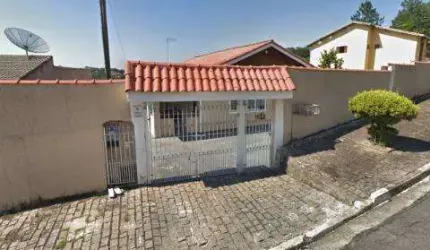 VENDA DE CASA NA NOSSA SRA. DO CARMO, EM ARUJÁ/SP, 580m² com 02 casas, piscina, churrasqueira, garagem para 12 autos e quintal grande. CONSULTE-NOS.