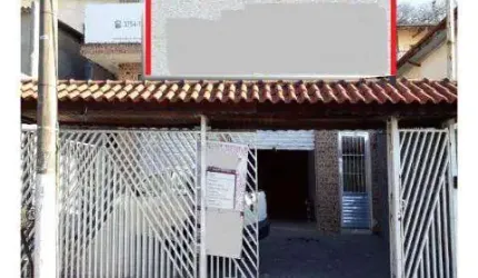 LOCAÇÃO DE SALÃO TÉRREO NO JARDIM RINCÃO, EM ARUJÁ/SP, 100m² com pé direito de 3,65m, divisórias, 2 toaletes e estacionamento. CONSULTE-NOS.