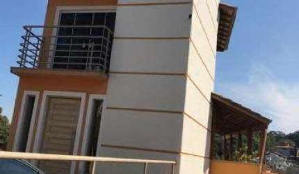 VENDA DE CASA NO CONDOMÍNIO ARUJAZINHO I, II E III, EM ARUJÁ/SP, 370m² com 5 suítes, piscina, churrasqueira e garagem coberta p/ 6 autos. CONSULTE-NOS