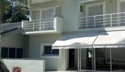 LOCAÇÃO DE SOBRADO, CONDOMÍNIO IBIRAPITANGA, EM SANTA ISABEL/SP, 1.970m² com 3 suítes. CONSULTE-NOS.