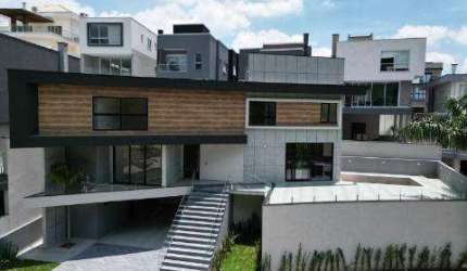 VENDA DE CASA NO CONDOMÍNIO REAL PARK, EM ARUJÁ/SP, 373m² com 4 suítes amplas. CONSULTE-NOS.