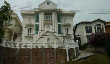 VENDA CASA NO CONDOMÍNIO ECO PARK LAGOS/MOGI DAS CRUZES, CASA NO ESTILO NEO-CLÁSSICO COM A/T 1.200m² e A/C 850m², mais 200m² de sótão. CONSULTE-NOS.