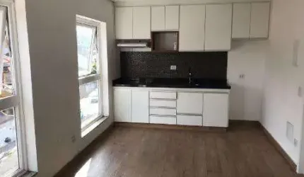 LOCAÇÃO APARTAMENTO NO JARDIM ÂNGELO, EM ARUJÁ/SP, 30m² c/ dormitório, ar-condicionado. CONSULTE-NOS