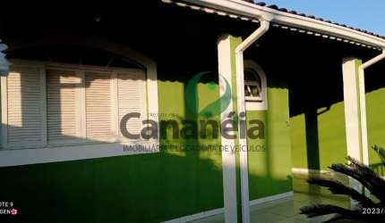 Ótima casa 3 dormitórios (1 suíte) para venda (mobiliada) no bairro Vila Cabana - Cananéia/SP
