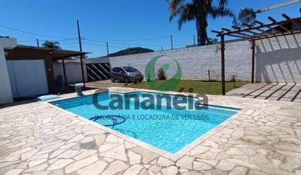 Casa com 3 dormitórios (1 suíte) e piscina no Nossa Senhora dos Navegantes - Cananéia / SP