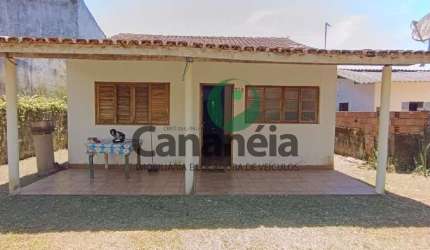 Casa no bairro do Rocio (área comercial/residencial) disponível para venda - Cananéia / SP