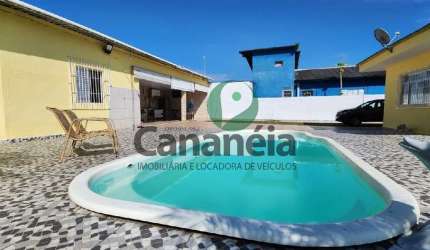 Casa com piscina para venda no bairro Carijó - Cananéia-SP