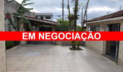 Casa 3 dormitórios para venda na Avenida Independência - Cananéia - SP