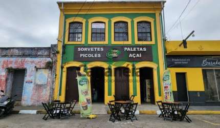 Palacete Histórico à venda, contendo residência e salão comercial no Centro de Cananéia/SP