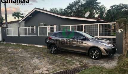 Casa para venda com 3 dormitórios (1 suíte) em Cananéia - Litoral Sul de SP