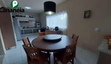 4 dormitórios (1 suíte) para venda no Centro com documentação para financiamento - Cananéia - Litoral Sul de SP