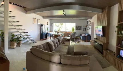 Belíssima casa com vista para o mar a venda com 5 dormitórios (2 suítes) no Centro de Cananéia / Litoral Sul de SP