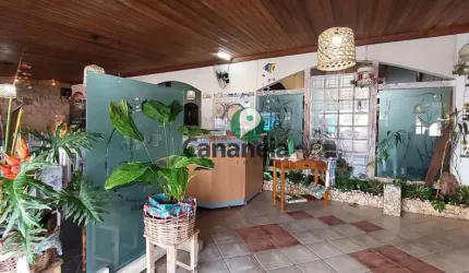 Restaurante tradicional e bem montado, para venda com prédio, na principal Avenida de Cananéia - Litoral Sul de SP