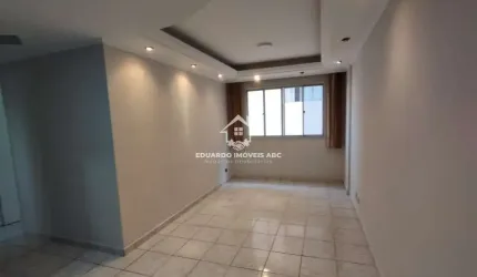 REF 8637- 3 Dormitórios. Cozinha com armários. Ótima localização- Santo André