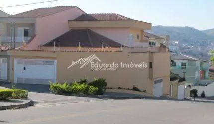 REF 104 - Casa de esquina com salão Comercial, para venda. Excelente localização. Aceito Caução