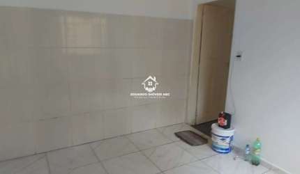 REF 10666- 2 Dormitórios. 1 Banheiro. Ótima localização- Diadema