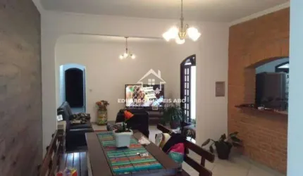 REF 3429. 4 dormitórios. 1 suíte. 4 vagas na garagem. Cozinha planejada. Jordanópolis - SBC. Excelente oportunidade!