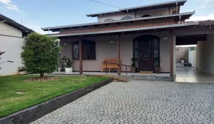 Casa com 3 quartos à venda na Rua Attilio Vinotti, 362, Boehmerwald, Joinville, 189 m2 por R$ 750.000