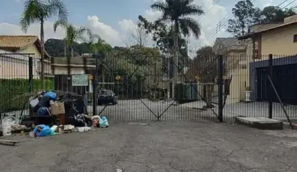 Terreno em condomínio fechado próximo ao Colégio Visconde Porto Alegre