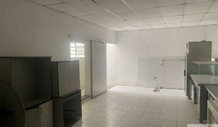 Salão comercial terreno de 10 por 25 no Campo Limpo