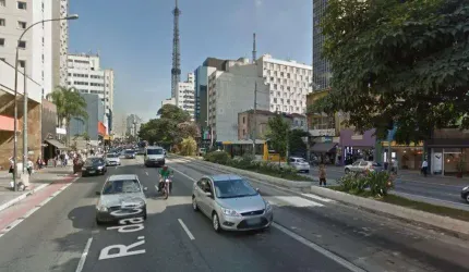 Passa o ponto comercial em ótima localização próximo a saída do Metrô Paulista com a Consolação.