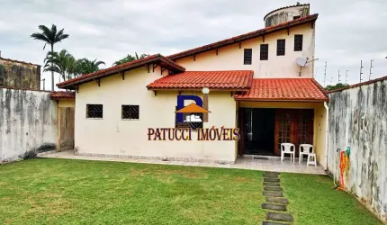 CASA MARAVILHOSA COM TERRENO GIGANTESCO - PÉ DIREITO ALTO LUGAR NOBRE !!