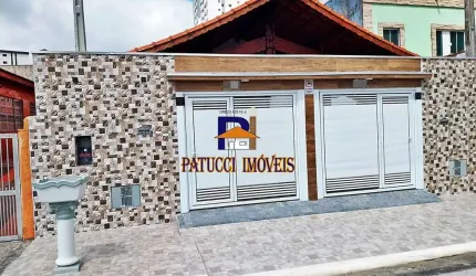 Sua Casa de Praia dos Sonhos! Com Piscina e a Passos do Mar em Mongaguá.