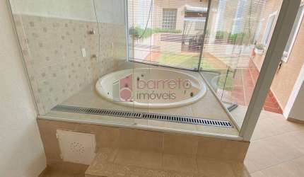Casa térrea para VENDA ou LOCAÇÃO em Jundiaí SP Vila Vianelo 3 dorms (1 suite) Salas. Cozinha planejada. Espaço Gourmet com ôfuro e Churrasqueira. 4 vagas!