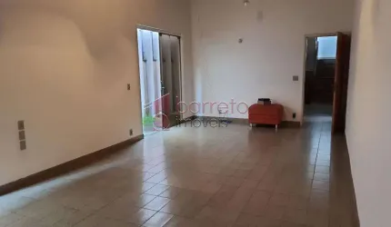 CASA À VENDA/LOCAÇÃO NA REGIÃO CENTRAL DE JUNDIAÍ/SP