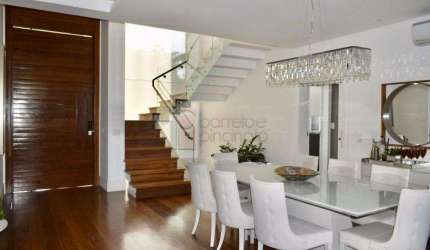 CASA EM CONDOMÍNIO DE ALTO PADRÃO