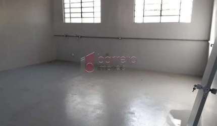 Salão estilo Galpão Comercial para LOCAÇÃO em Jundiaí SP bairro Caxambu 151m² Espaço amplo, Salas para escritório. Cozinha. Banheiros. 1 vg!