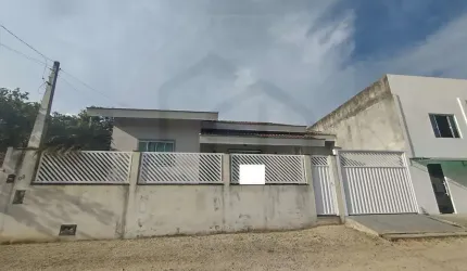 CASA DE ALVENARIA COM TRÊS DORMITÓRIOS SENDO UMA SUÍTE