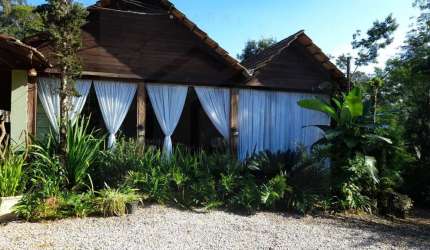 CASA MISTA  DE SÍTIO COM 150M² E ÁREA VERDE