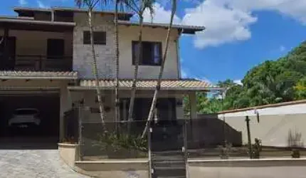 CASA DE DOIS PAVIMENTOS COM 4 DORMITÓRIOS SENDO 2 SUÍTES  (1 MASTER)