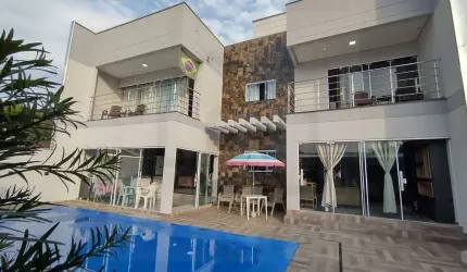 LUXO E CONFORTO EM UMA CASA PERFEITA