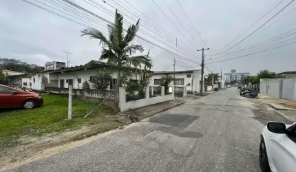 DUAS CASAS NO MESMO TERRENO NA SANTA TEREZINHA