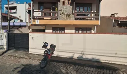 DUAS CASAS NO MESMO TERRENO COM 250m² CONSTRUÍDOS