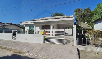 CASA SEMI MOBILIADA COM 3 DORMITÓRIOS SENDO 1 SUÍTE